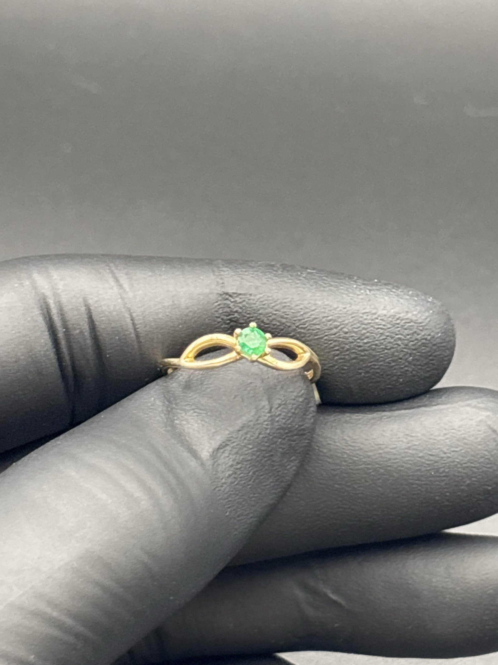 Anillo Solitario Infinito con Esmeralda - Talla 6